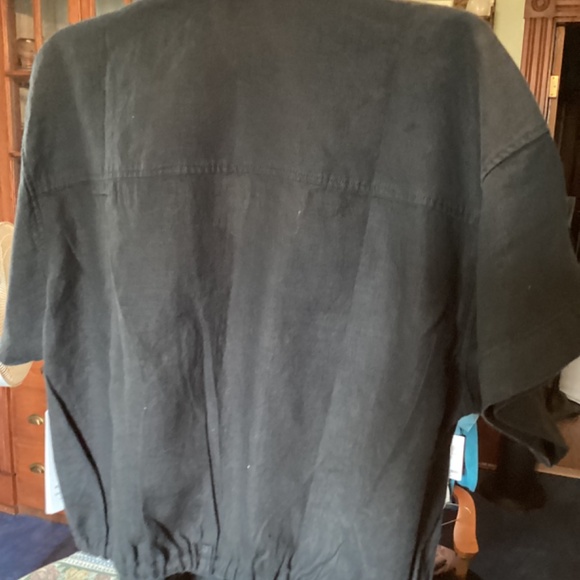 SALE Athleta black short sleeve shirt, size XL, photos lighter & shiny but black - Picture 2 of 3